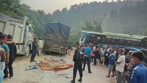 कपिलवस्तुको चोरखोलामा बस र ट्रक ठोक्किँदा बस चालकको मृत्यु