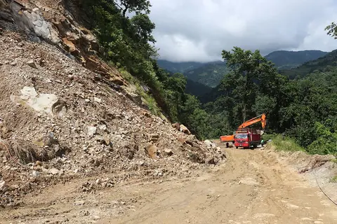 बाढीपहिरोको जोखिम: कान्ति राजमार्गमा दुई दिन राति सवारी आवागमन बन्द