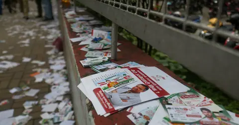 आचारसंहिता विपरीत कांग्रेस महाधिवेशनस्थलमा प्रचार सामग्री