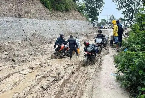 बाढीपहिरोले गण्डकी र कर्णालीका तीन सडकखण्ड प्रभावित, गोरखामा आवागमन पूर्ण ठप्प