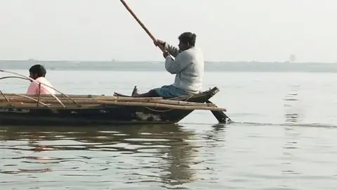 भारतको बिहारमा गंगा नदीमा डुंगा पल्टिँदा कम्तीमा १३ जनाको मृत्यु, अधिकांश बालबालिका