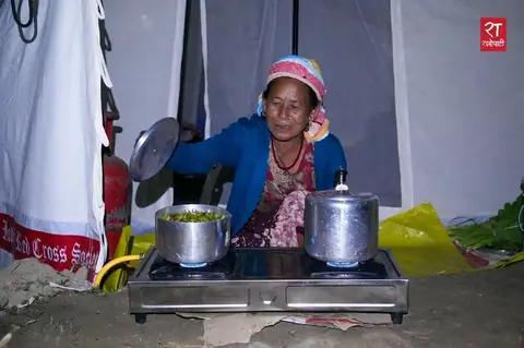 बुढीगण्डकीको बाढीले गोरखाको शान्तिबजार डुबानमा, विस्थापित परिवार टेन्टमा