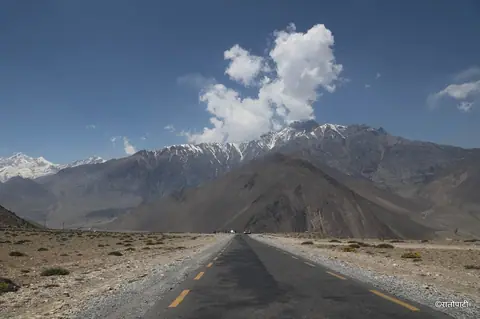 बेनी–जोमसोम सडक अवरुद्ध हुँदा मुस्ताङमा इन्धन अभाव, विकास निर्माणका काम प्रभावित