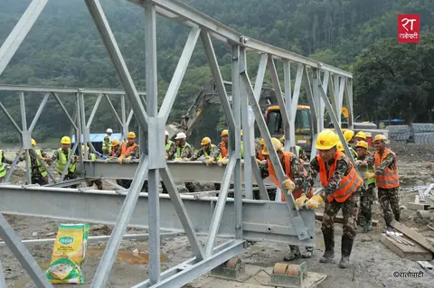 बेत्रावतीको फलाखु खोलामा सेनाले बेलीब्रिज जडान सुरु गर्‍यो