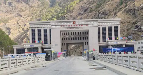 दसैँका बेला आपूर्ति सहज बनाउन तातोपानी नाका तीन दिन खुल्ने