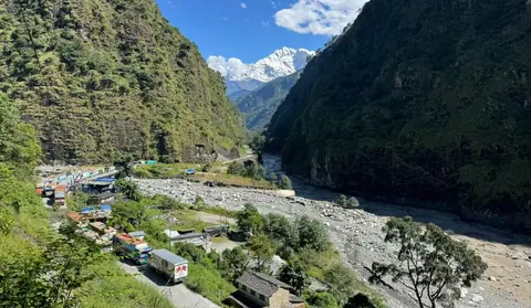 चीनतर्फका तीनै व्यापारिक नाका ठप्प, चाडपर्वको आपूर्ति प्रभावित