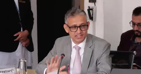 ऋणको चर्को ब्याजले नेपाल वायुसेवा निगम संकटमा, ब्याजदर पुनरावलोकनको तयारी