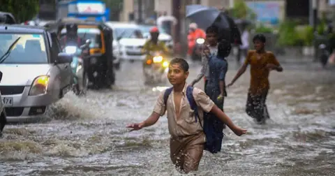 चक्रवात अर्नबको प्रभाव: श्रीलंकाभर विद्यालय बन्द