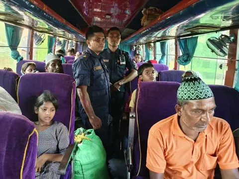 ठेकेदार सम्पर्कविहीन भएपछि रौतहटको इँटाभट्टामा अलपत्र ४२ भारतीय नागरिकको उद्धार