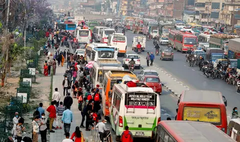 दसैँ यात्रा: अग्रिम टिकट बुकिङको निर्णय भएन, पुराना गाडीकै भरमा यात्रु व्यवस्थापन