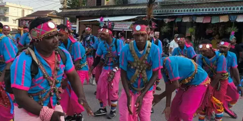 सन्थाल समुदायको दासाई नृत्यले दसैँ मेलामा रौनक