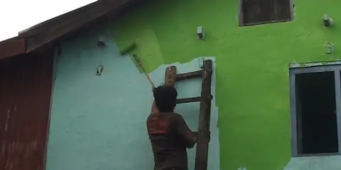 दसैँमा रातो माटो, कमेरो र खोटोले घर पोत्ने चलन ओझेलमा