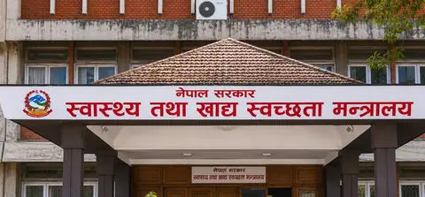 सरकारी अस्पतालका कर्मचारीलाई स्वास्थ्य बीमामा आबद्ध गराउन मन्त्रालयको पत्र