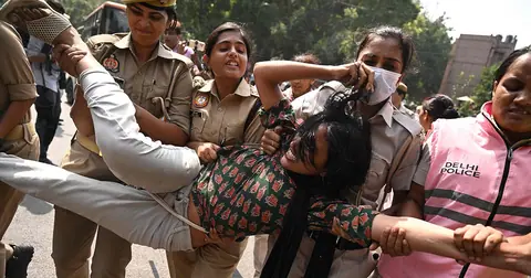 दिल्लीमा प्रदर्शन: केजरीवाल र ममता बनर्जीसहित एक हजारभन्दा बढी प्रहरी नियन्त्रणमा