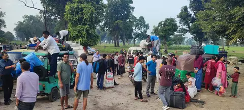 दसैँ–तिहारमा भारतबाट फर्कनेको गड्डाचौकीमा भीड, स्वास्थ्य परीक्षण अनिवार्य