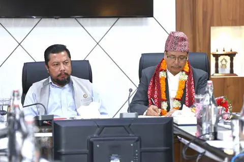 ऊर्जा मन्त्रालयको बजेट खर्च न्यून, मन्त्री श्रेष्ठ कर्मचारीसँग असन्तुष्ट