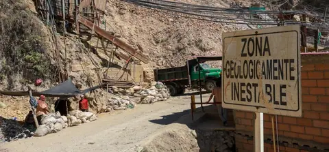 कोलम्बियामा अवैध सुनखानी भत्किँदा १४ मजदुरको मृत्यु, सात घाइते