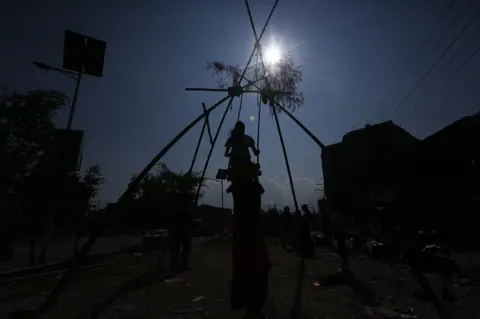 दसैँमा थरिथरि पिङ, तनहुँमा पिङ संस्कृति जोगाउन युवाको पहल