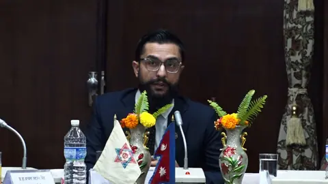 अध्ययन बिदामा गई नफर्किएका प्राध्यापकमाथि कारबाही गर्न त्रिविलाई निर्देशन