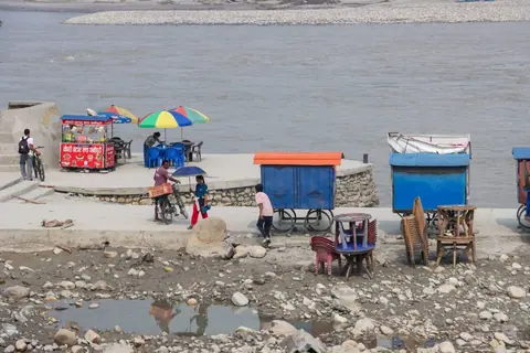 बगर बनेको नारायणी किनारमा व्यापारी फर्कन थाले