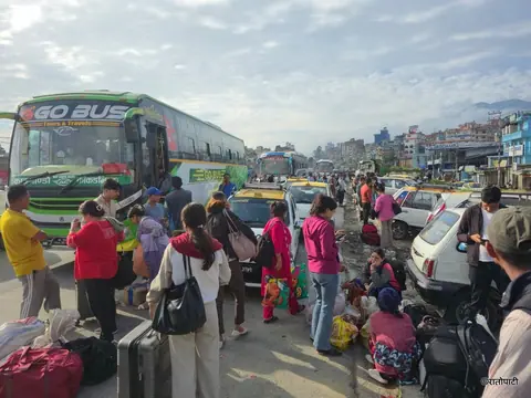 दसैँ नजिकिँदै, उपत्यकाबाट घर फर्कनेको चाप बढ्यो