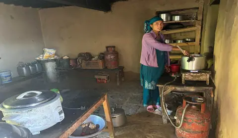 हुम्लाको छात्रावासका कामदारको पारिश्रमिक ४४ वर्षदेखि उही